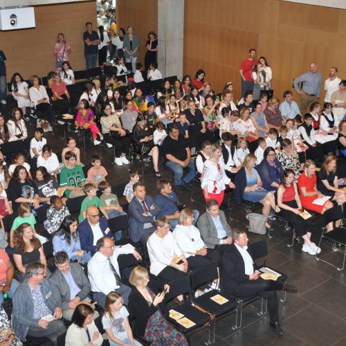 Die Teilnehmenden an der Festveranstaltung