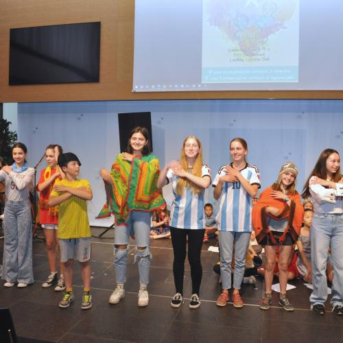 Die Schülerinnen und Schüler präsentieren spanischsprachige Länder