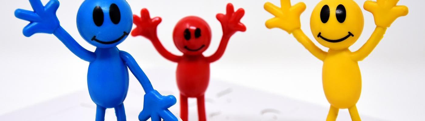 Symbolbild mehrere Männchen mit Puzzleteilen