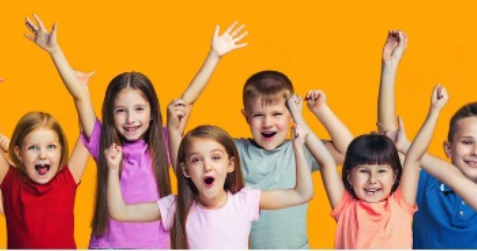 IMST Award: Symbolbild jubelnde Kinder