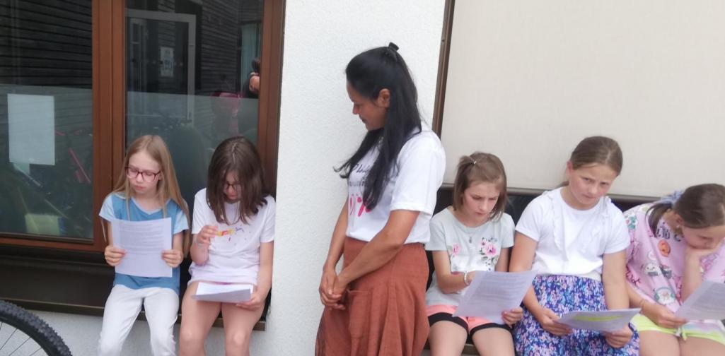 Mittelweerberg 3 Schüler*innen der VS Mittelweerberg beim Vorlesetag 2023